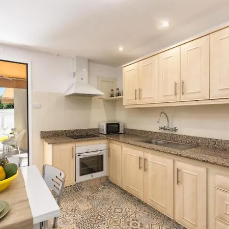 Villa Bayton House *